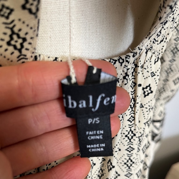 Canadian Designer TRIBAL 2-Ways Printed Dress with Embroidery - Picture 5 of 8